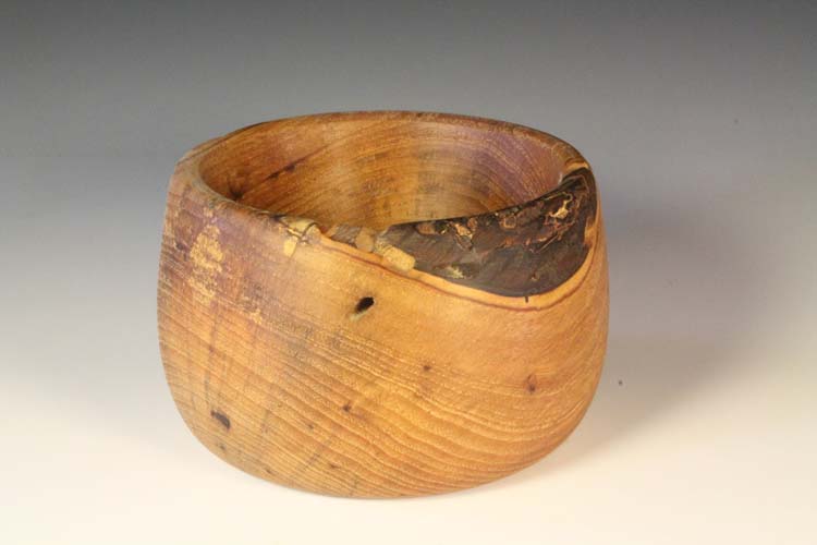Oak bowl: 7in x 4in (18cm x 10cm)